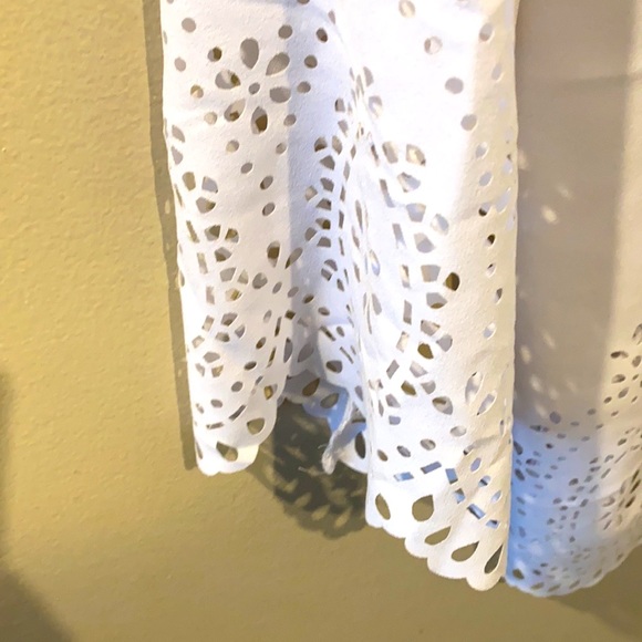 White Kenneth Cole V Neck Tunic laser cut detail l - Picture 4 of 6